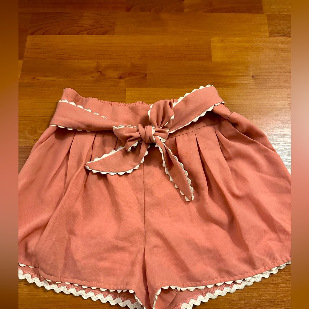 Pink shorts with tie